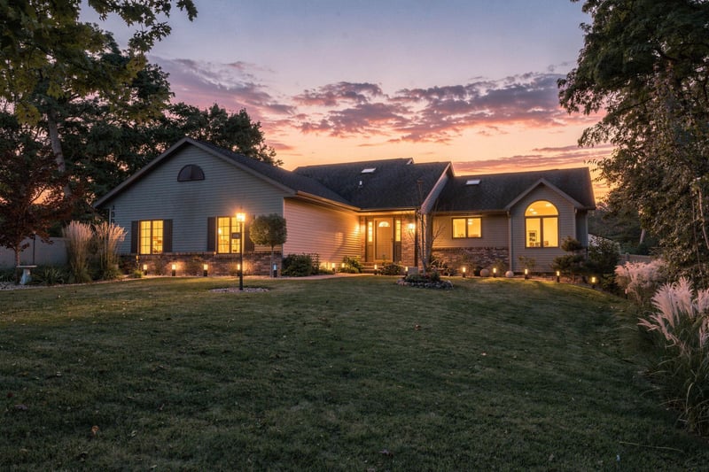 1395 Claudia Ave, La Crescent, MN 55947