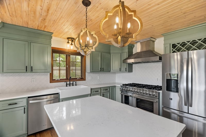 202 Robert St, Mahtomedi, MN 55115