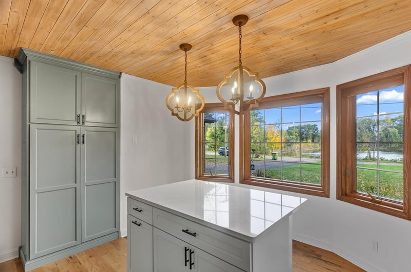 202 Robert St, Mahtomedi, MN 55115