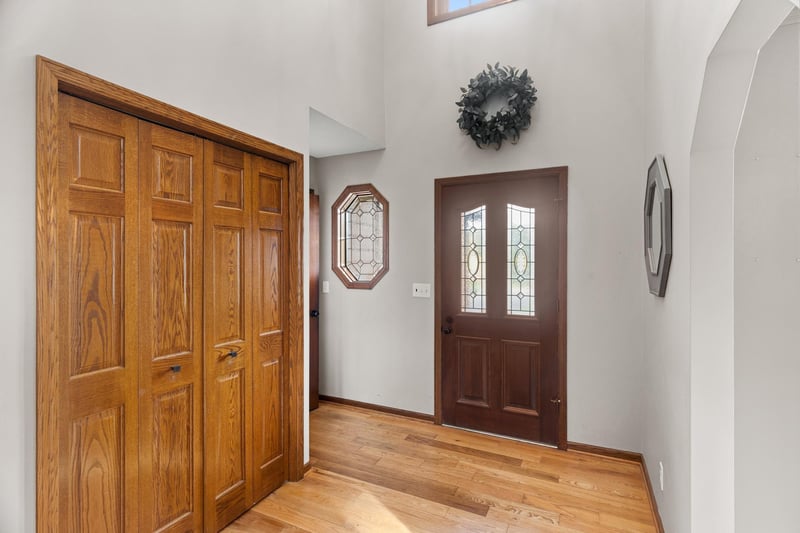 202 Robert St, Mahtomedi, MN 55115