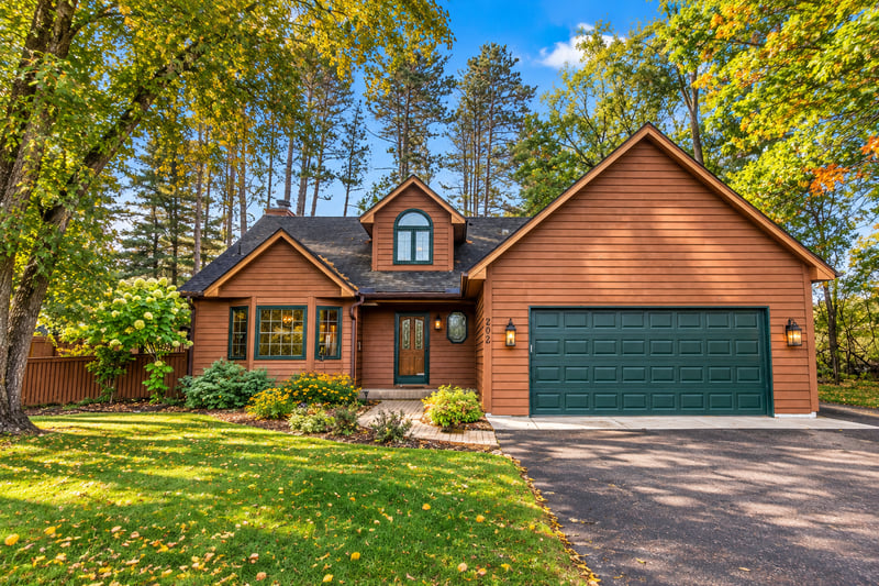 202 Robert St, Mahtomedi, MN 55115