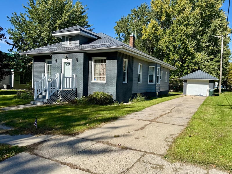 14 W Oak St, Osakis, MN 56360