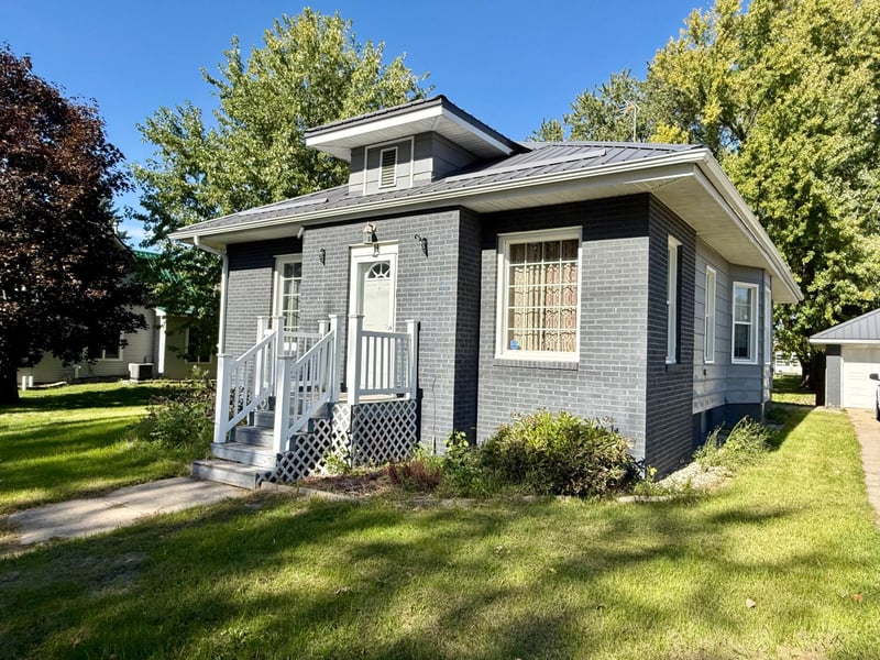 14 W Oak St, Osakis, MN 56360
