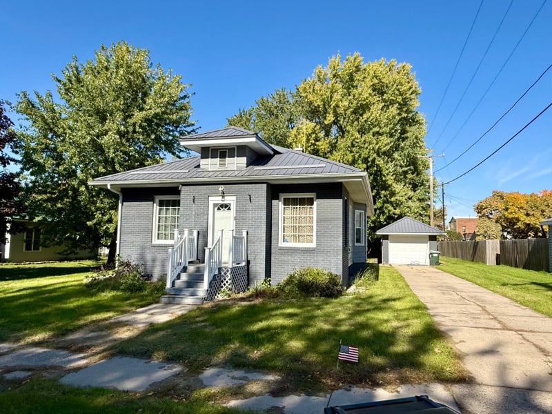 14 W Oak St, Osakis, MN 56360