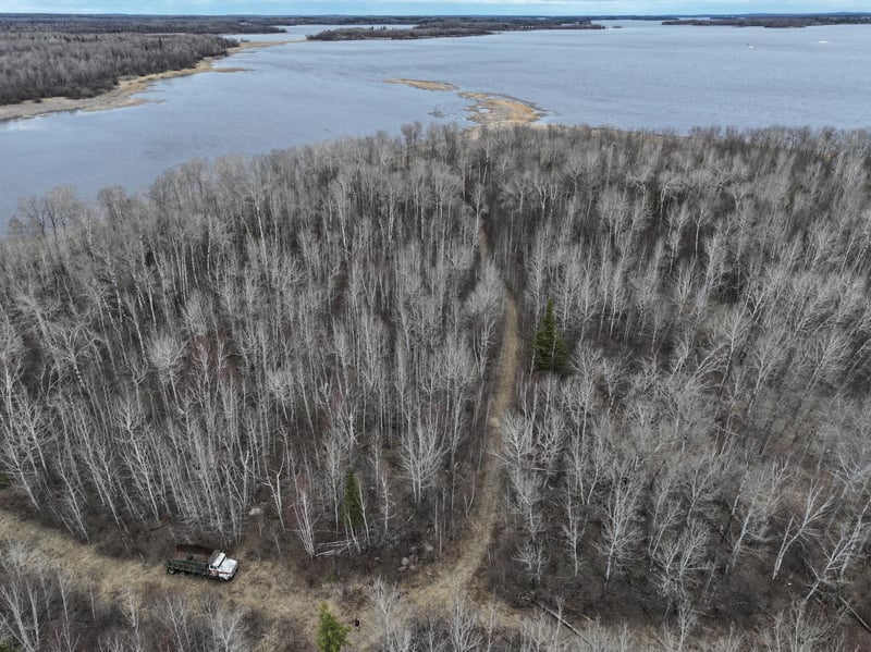 060 Youngs Bay Dr, Angle Inlet, MN 56711