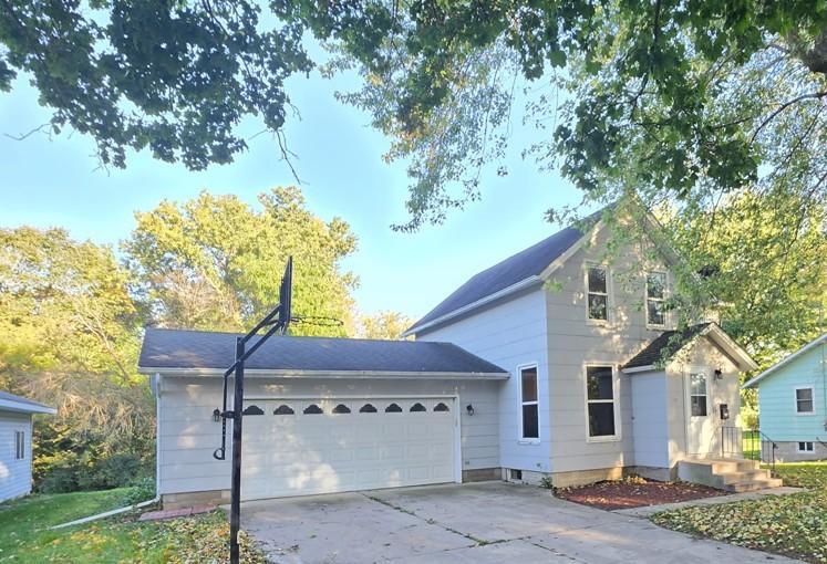207 Willow Ave, Owatonna, MN 55060