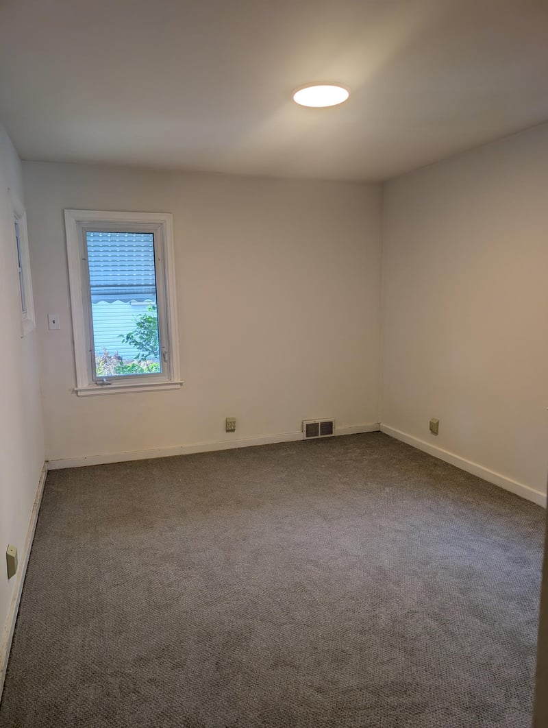 1049 Gorman Ave, West Saint Paul, MN 55118