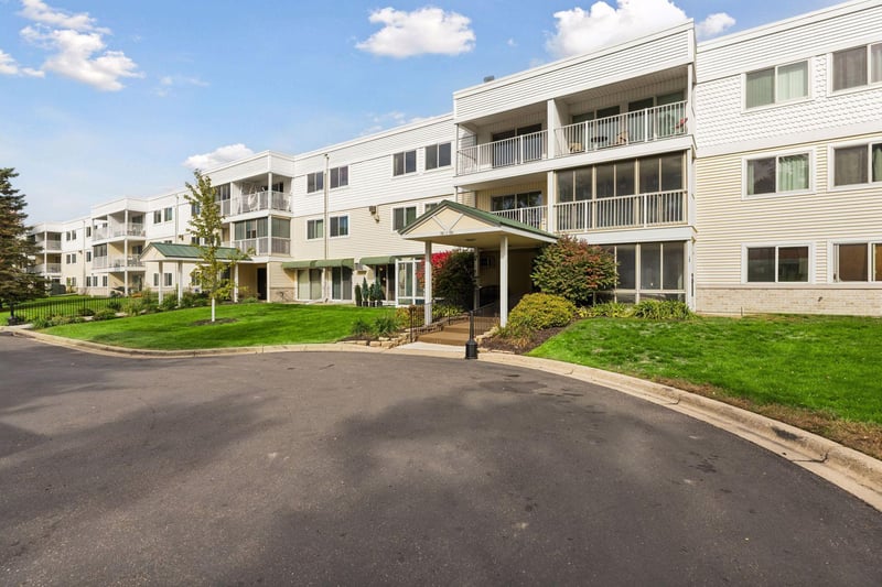 130 Demont Ave E #144, Little Canada, MN 55117