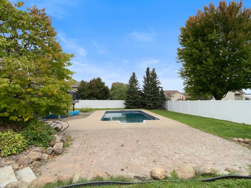 13434 Oakwood Dr, Rogers, MN 55374
