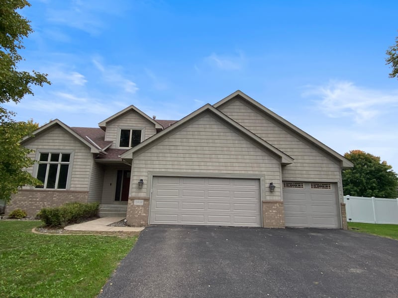 13434 Oakwood Dr, Rogers, MN 55374