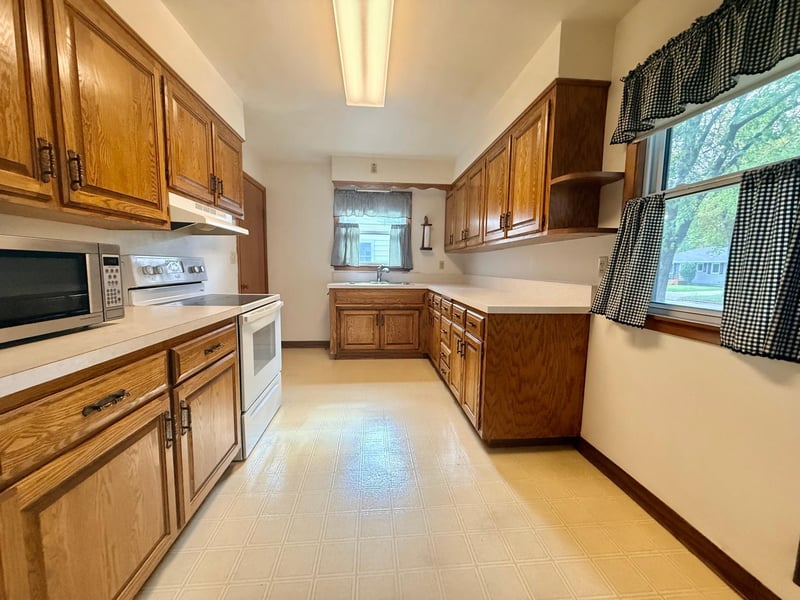 1114 10 1/2 St N, Moorhead, MN 56560