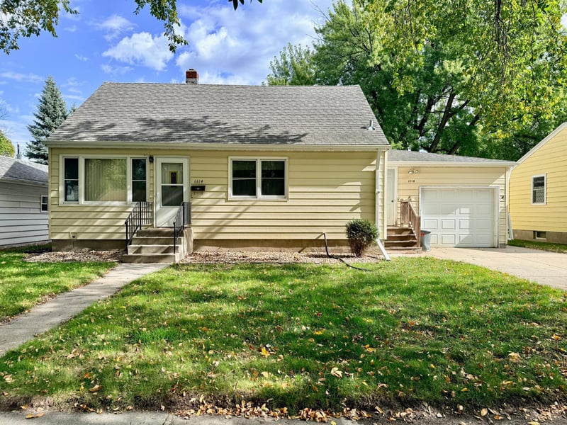 1114 10 1/2 St N, Moorhead, MN 56560