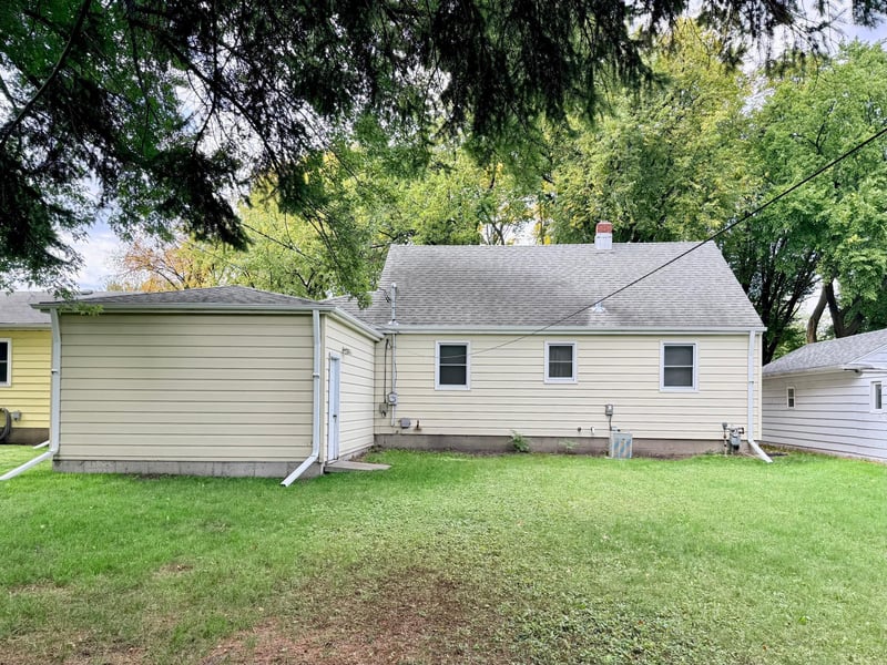 1114 10 1/2 St N, Moorhead, MN 56560