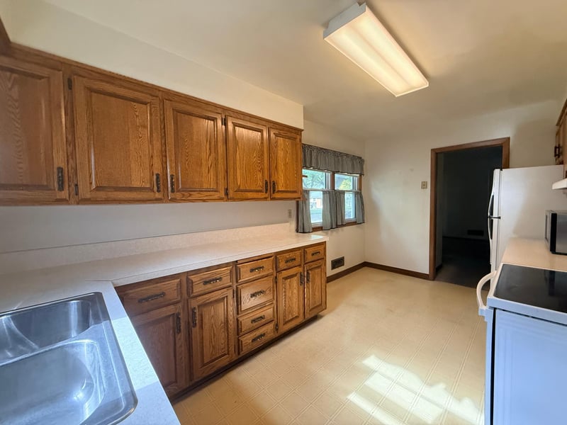 1114 10 1/2 St N, Moorhead, MN 56560