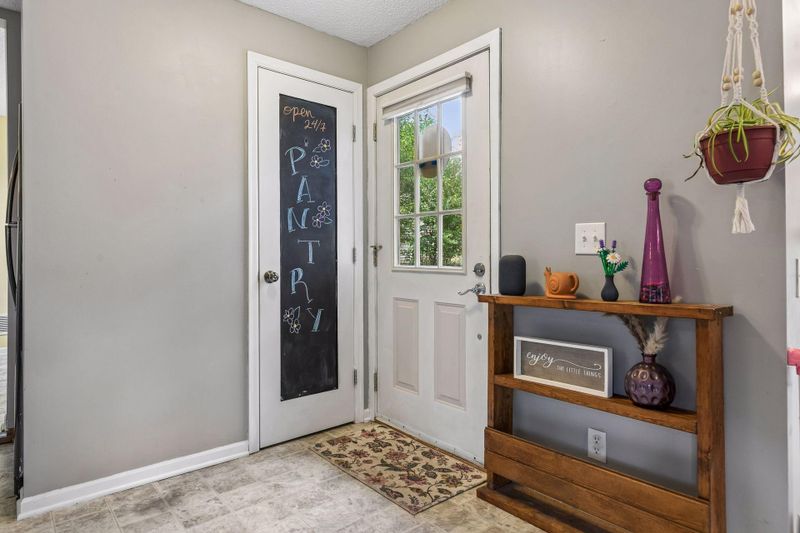 670 Goodwin Ave N, Oakdale, MN 55128