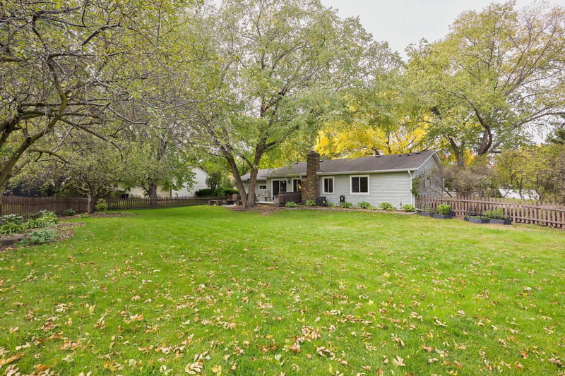 1701 James Pl, Burnsville, MN 55337