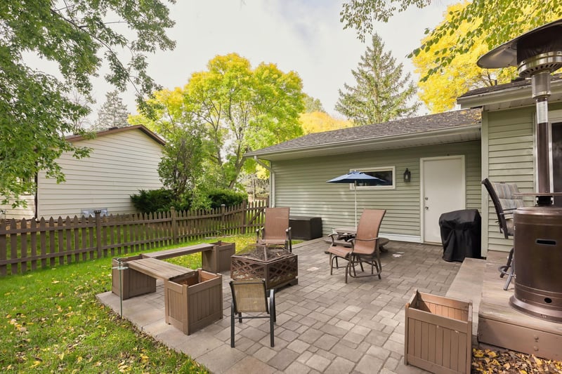 1701 James Pl, Burnsville, MN 55337