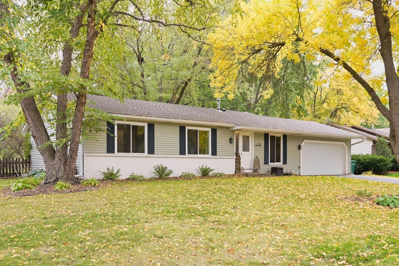 1701 James Pl, Burnsville, MN 55337