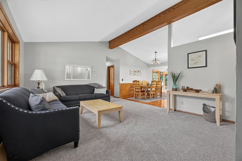 2555 Holly St S, Cambridge, MN 55008