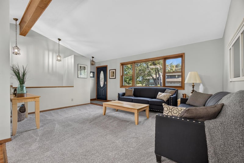 2555 Holly St S, Cambridge, MN 55008