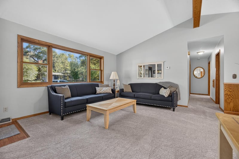 2555 Holly St S, Cambridge, MN 55008