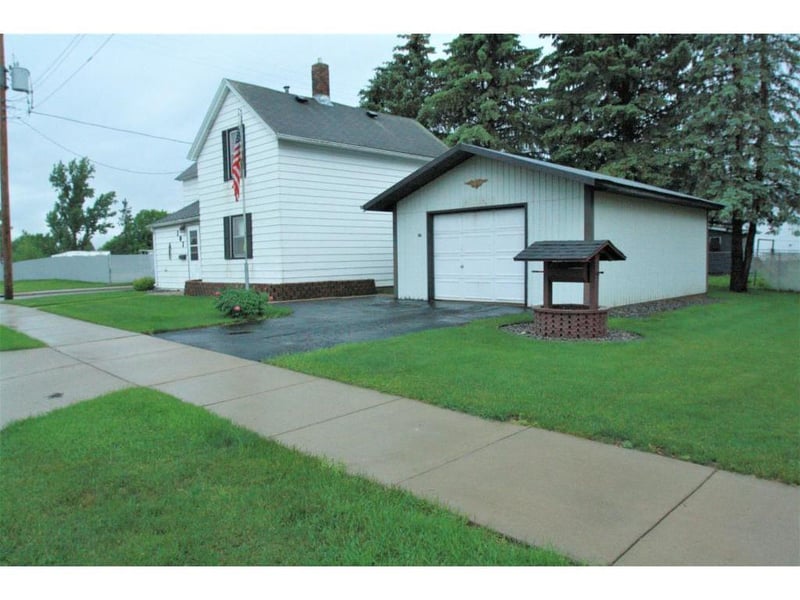 101 Cedar Ave N, Watkins, MN 55389