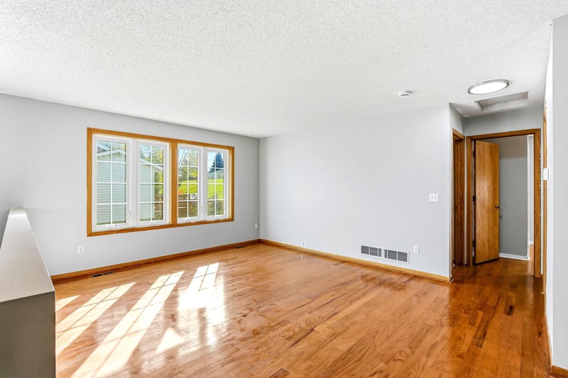 494 Appleblossom Ln, Shakopee, MN 55379