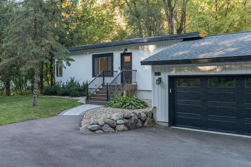 933 Thompson Ravine Rd, Mankato, MN 56001