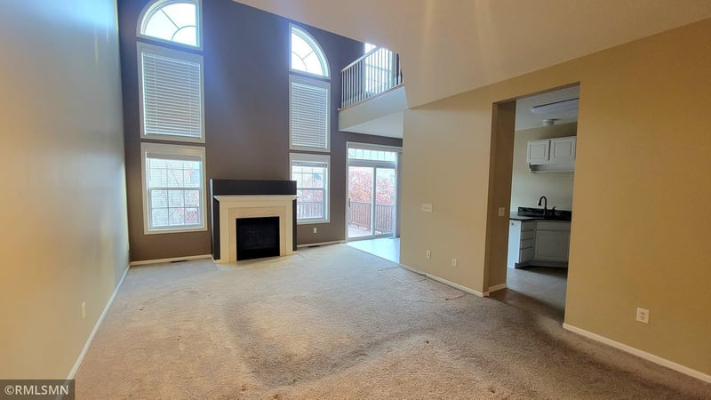 1355 White Oak Dr, Chaska, MN 55318