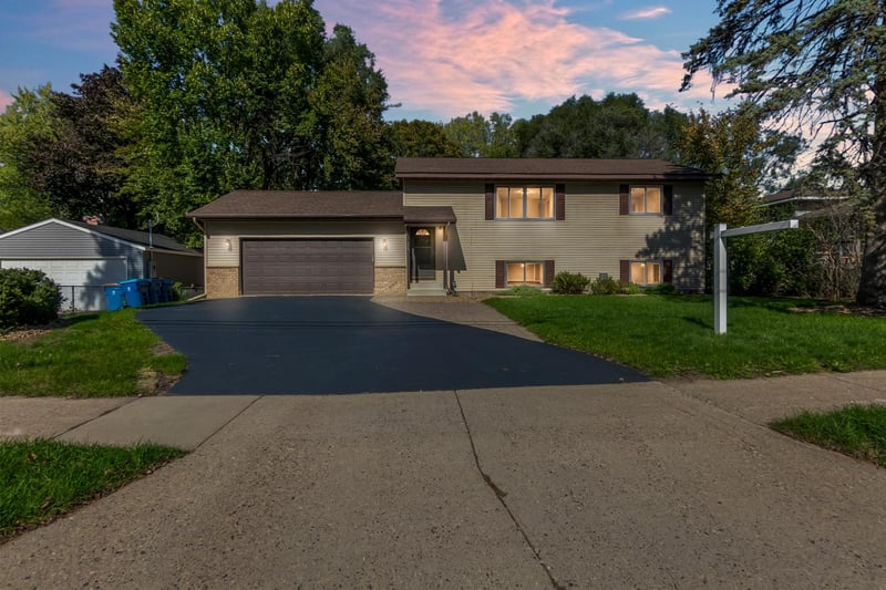 308 W 102nd St, Bloomington, MN 55420