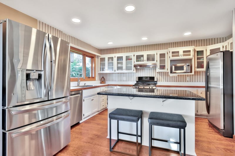 31137 Peninsula Ave, Lindstrom, MN 55045