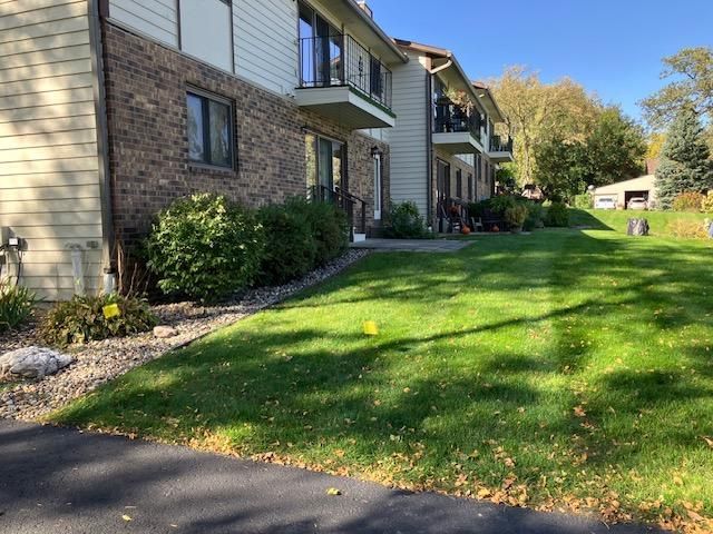 1201 Clear Lake Dr, Waseca, MN 56093
