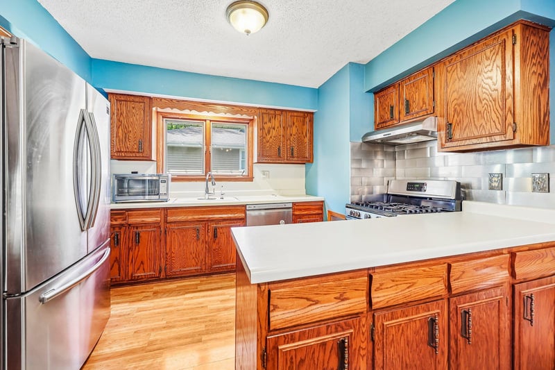2347 Western Ave N, Roseville, MN 55113
