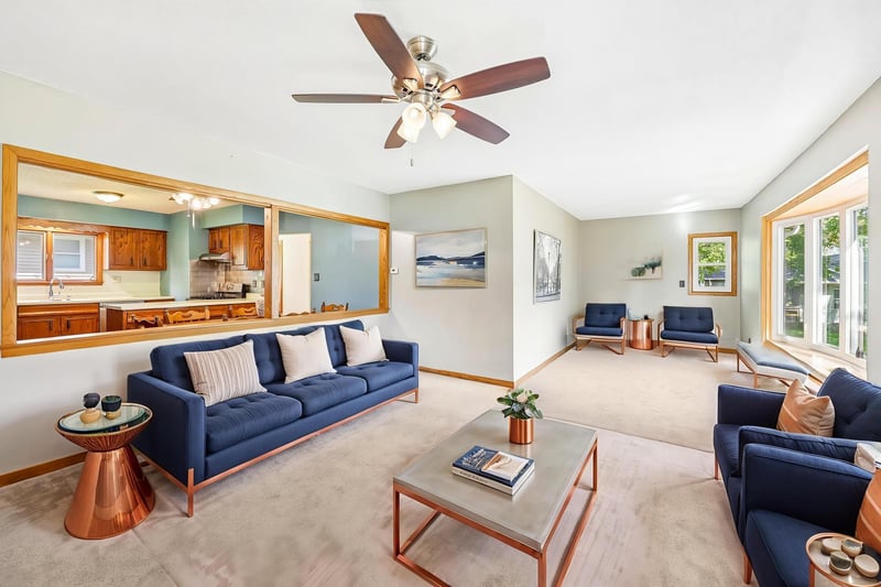 2347 Western Ave N, Roseville, MN 55113