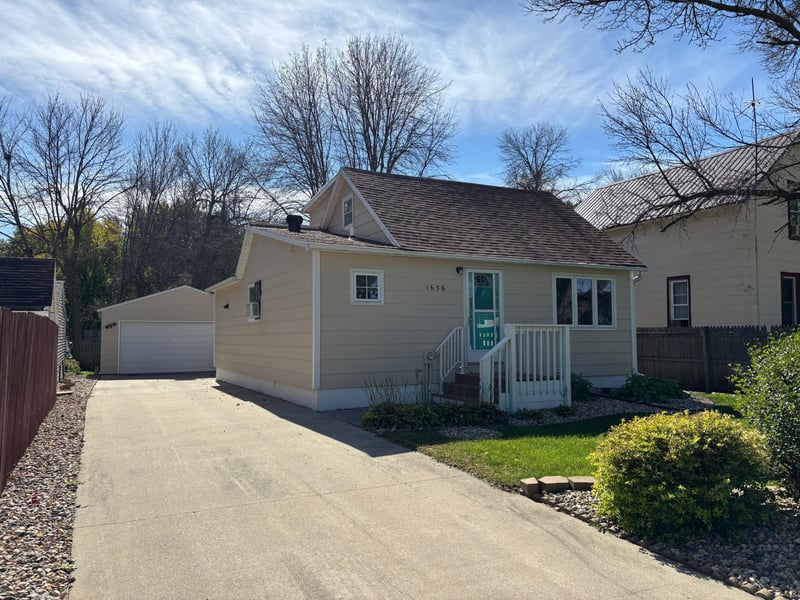 1636 Dover St, Worthington, MN 56187