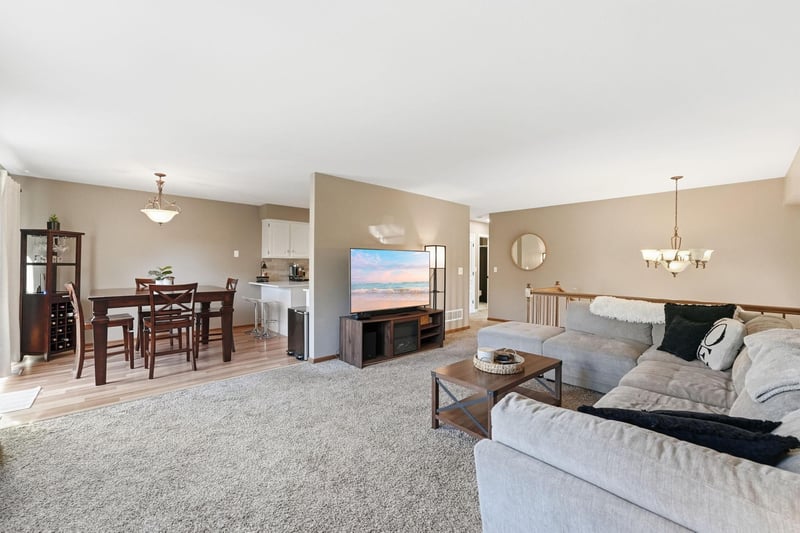4492 Clover Ln, Eagan, MN 55122