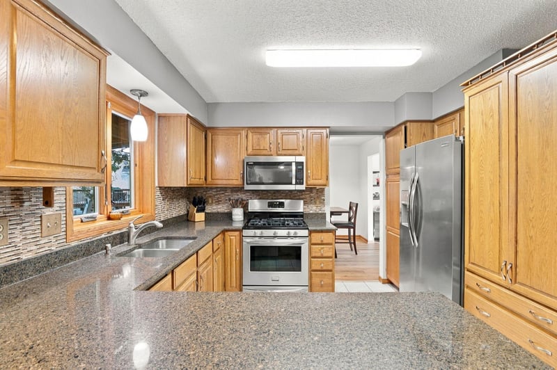 9078 Sierra Rd, Woodbury, MN 55125