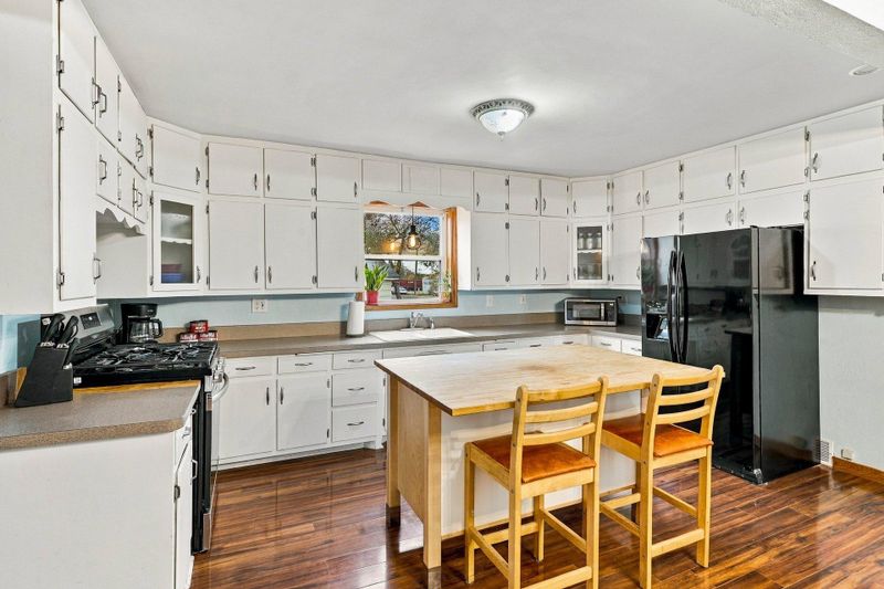 651 2nd St S, Winsted, MN 55395