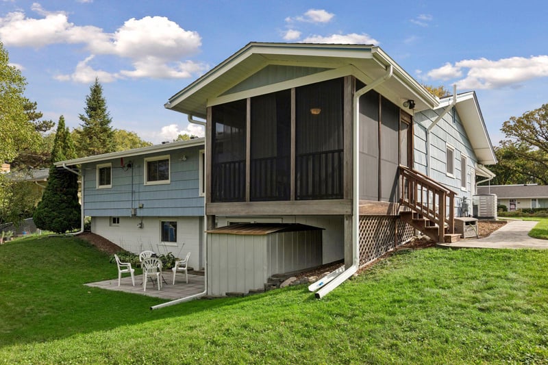 2163 Rosewood Ln S, Roseville, MN 55113