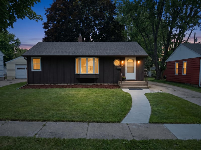 2042 Clear Ave, Saint Paul, MN 55119