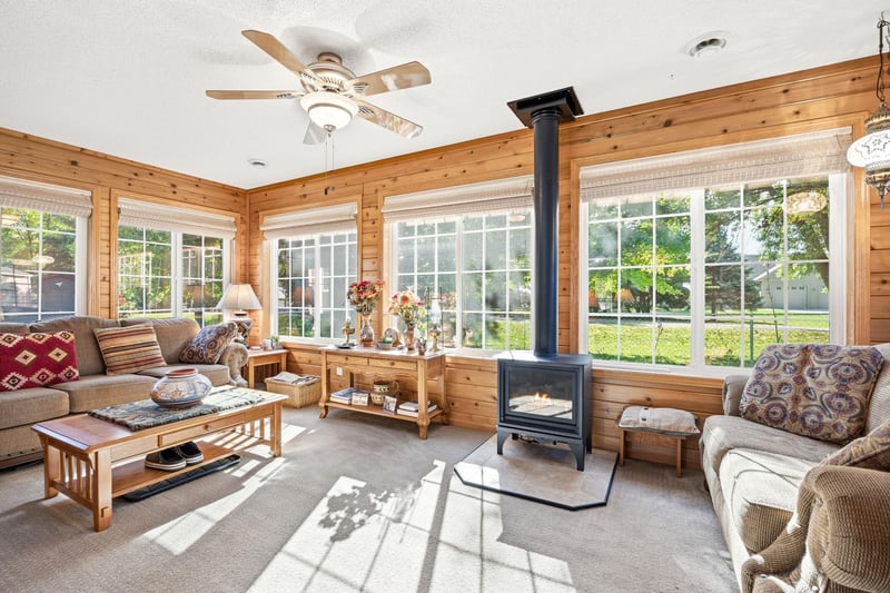 429 Lake Ct, Winsted, MN 55395