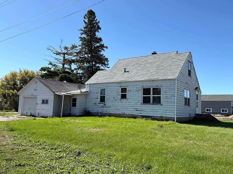 221 Minnesota Ave E, Sebeka, MN 56477