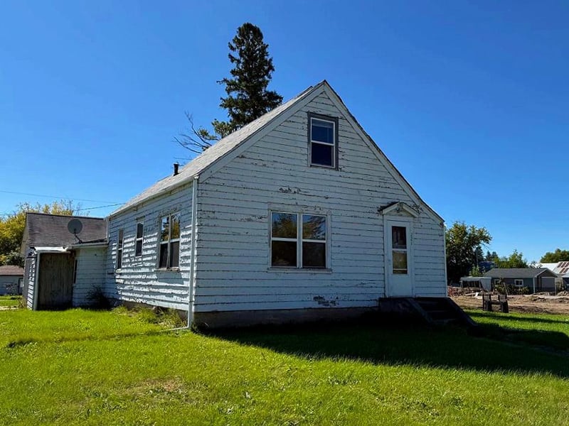 221 Minnesota Ave E, Sebeka, MN 56477