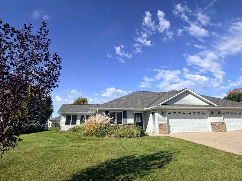 413 Circle View Dr, Dassel, MN 55325