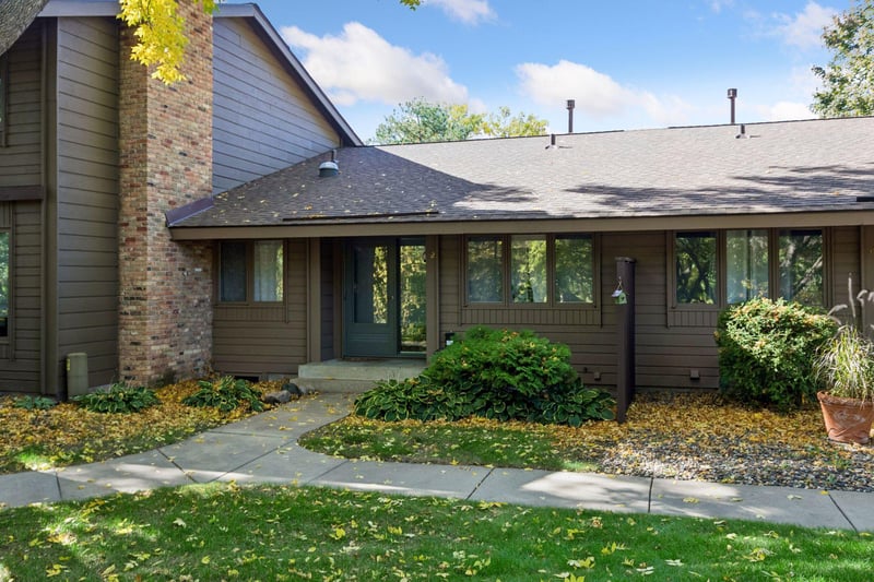 52 Birnamwood Dr, Burnsville, MN 55337