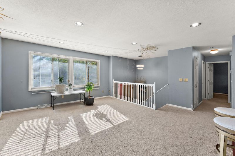 475 Springhill Rd, Vadnais Heights, MN 55127