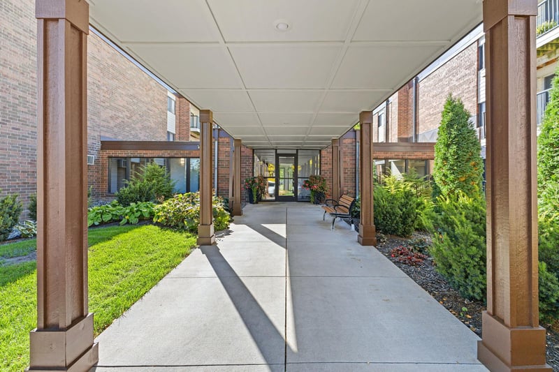 4 Pine Tree Dr #314, Arden Hills, MN 55112