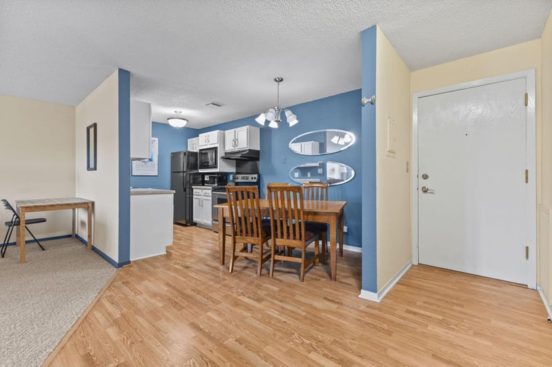 4 Pine Tree Dr #314, Arden Hills, MN 55112