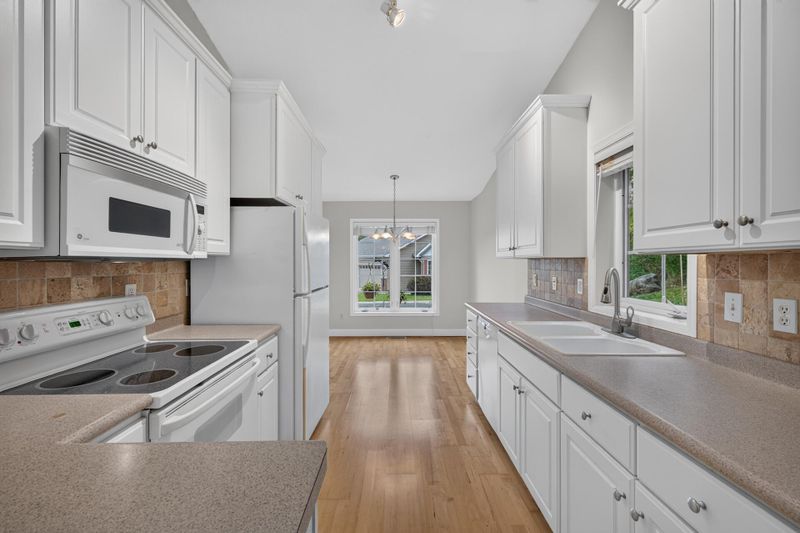 8660 Powers Pl, Chanhassen, MN 55317