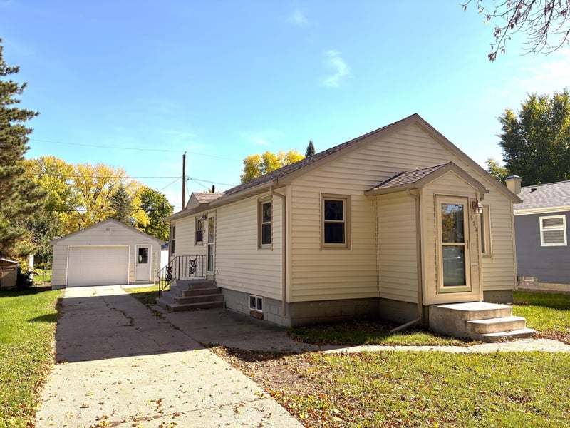 620 S 10th St, Montevideo, MN 56265